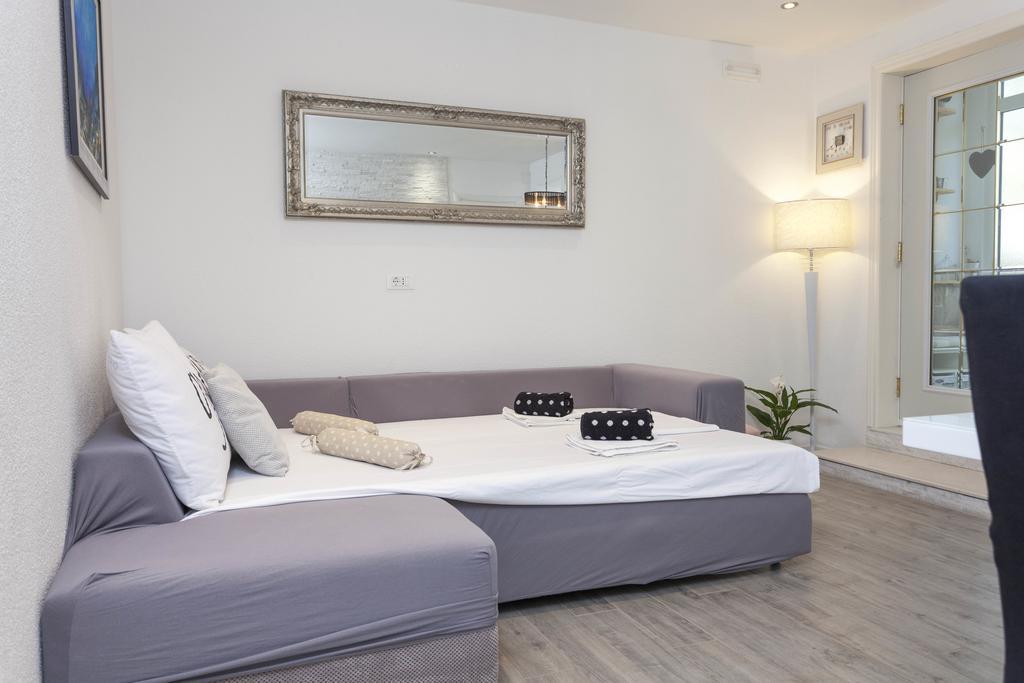 Apartmani Marina มาคาร์สกา ภายนอก รูปภาพ
